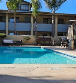 O'Cairns Inn & Suites